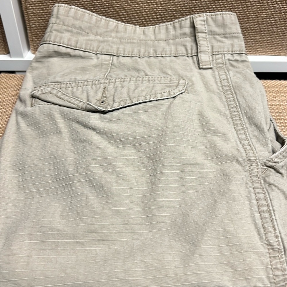 Oakley kaki Cargo shorts size 34